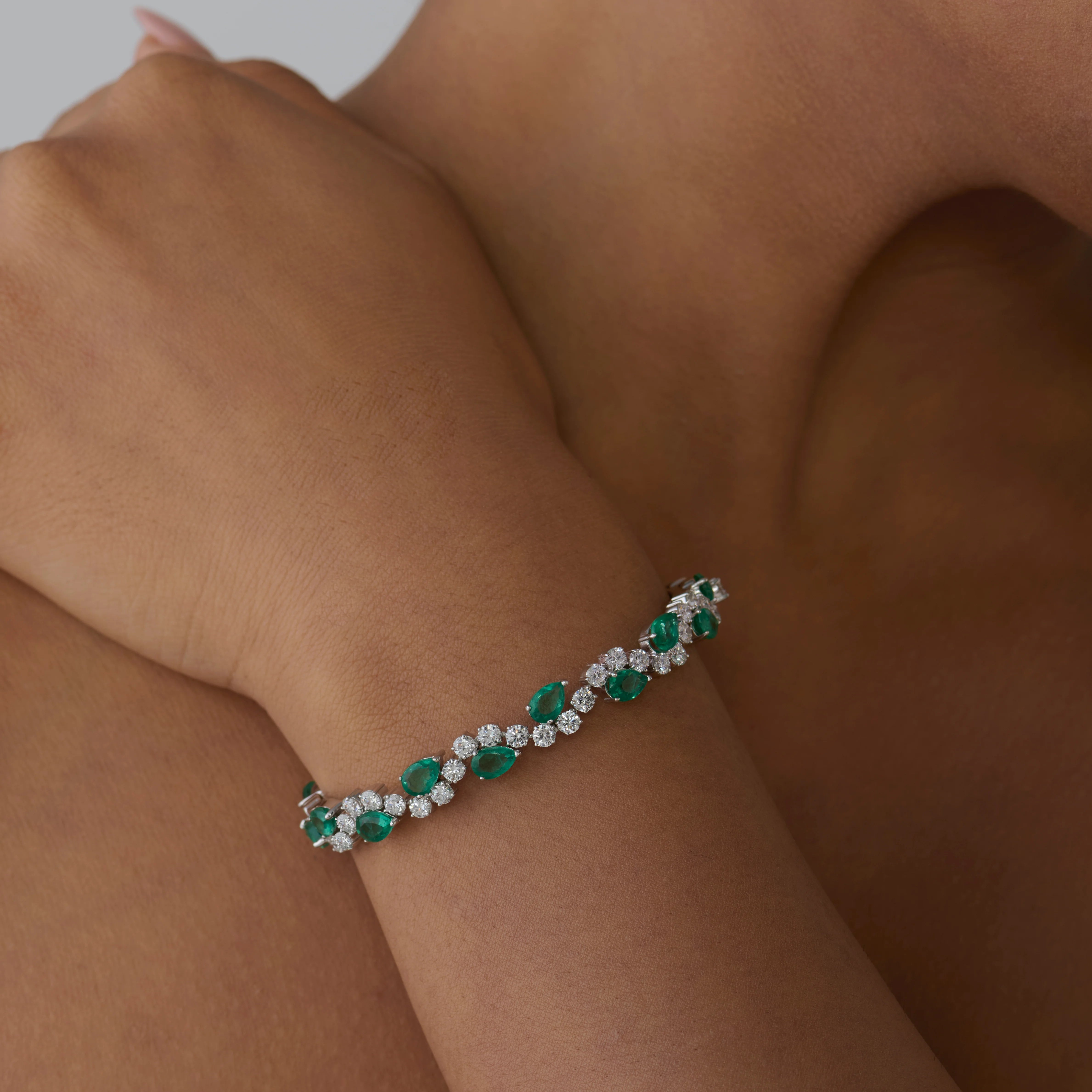 Pear Cut Semiprecious Emerald Oval Bracelet