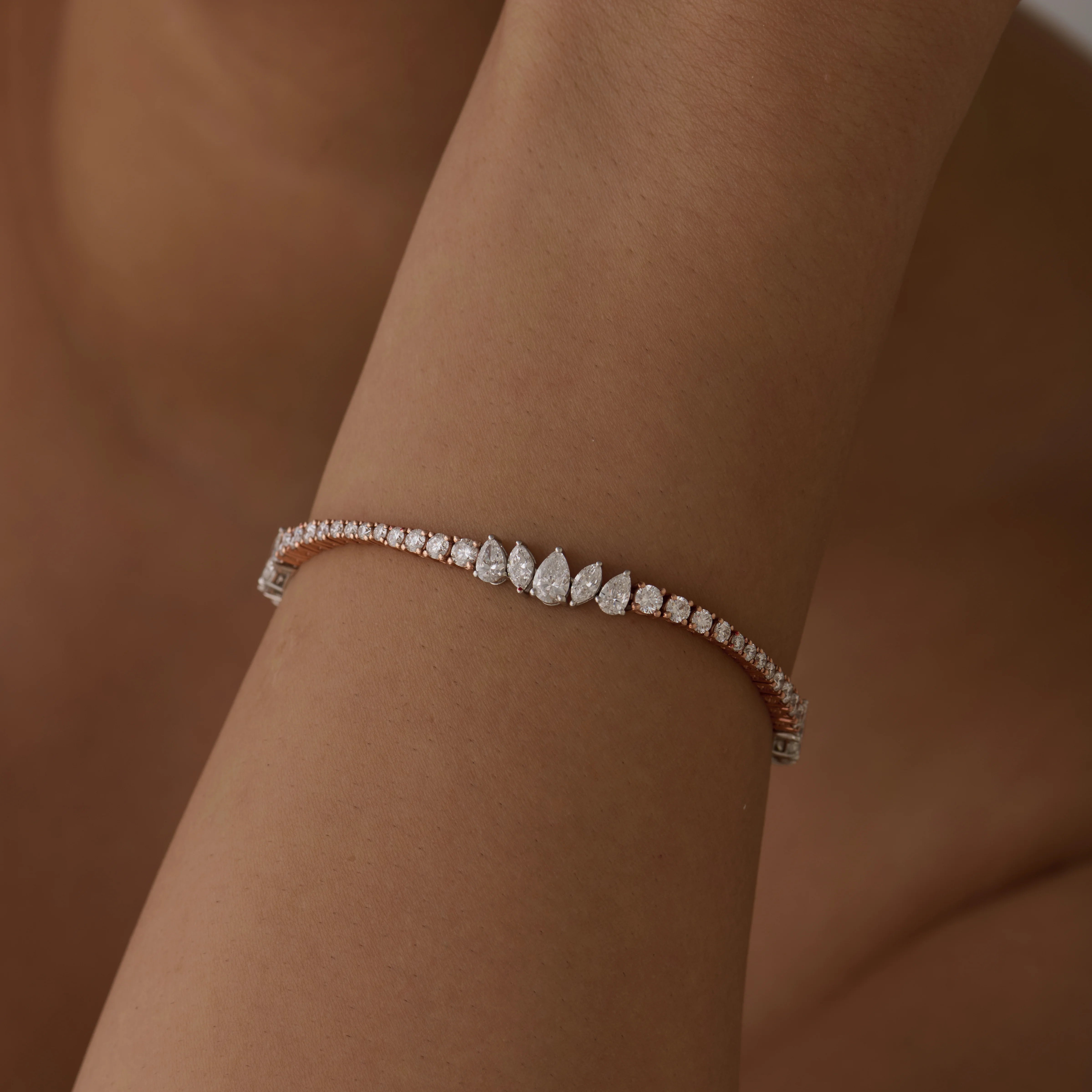 Pear Brilliant Cut Graduated Centre Bracelet
