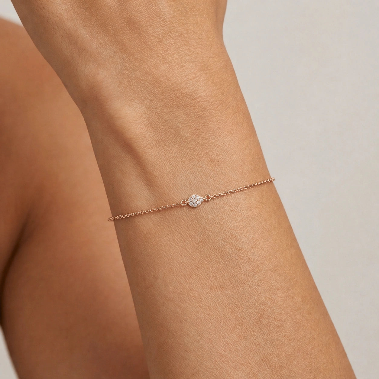 Brilliant Cut Pear Motif Bracelet