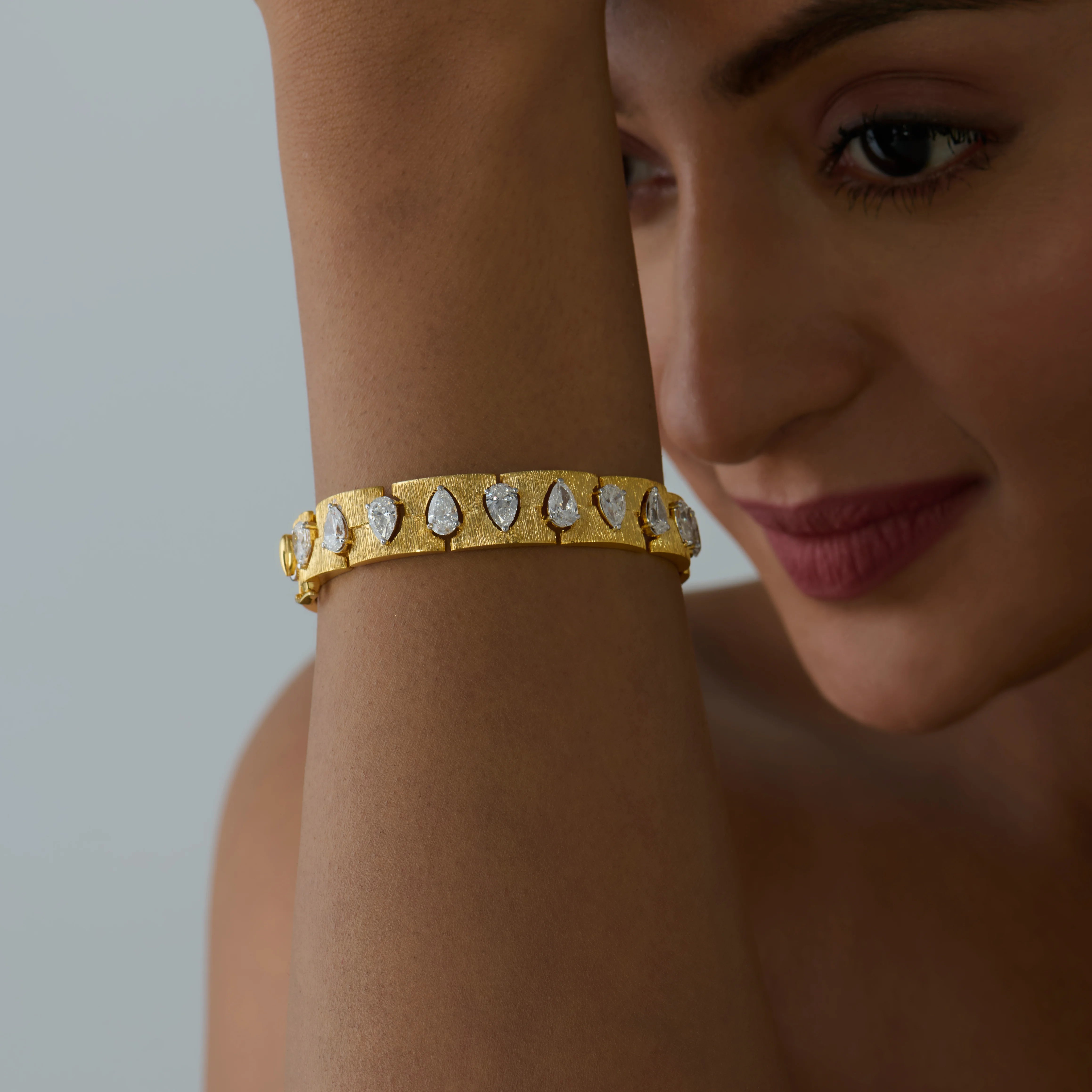 Pear Cut Station Bracelet 