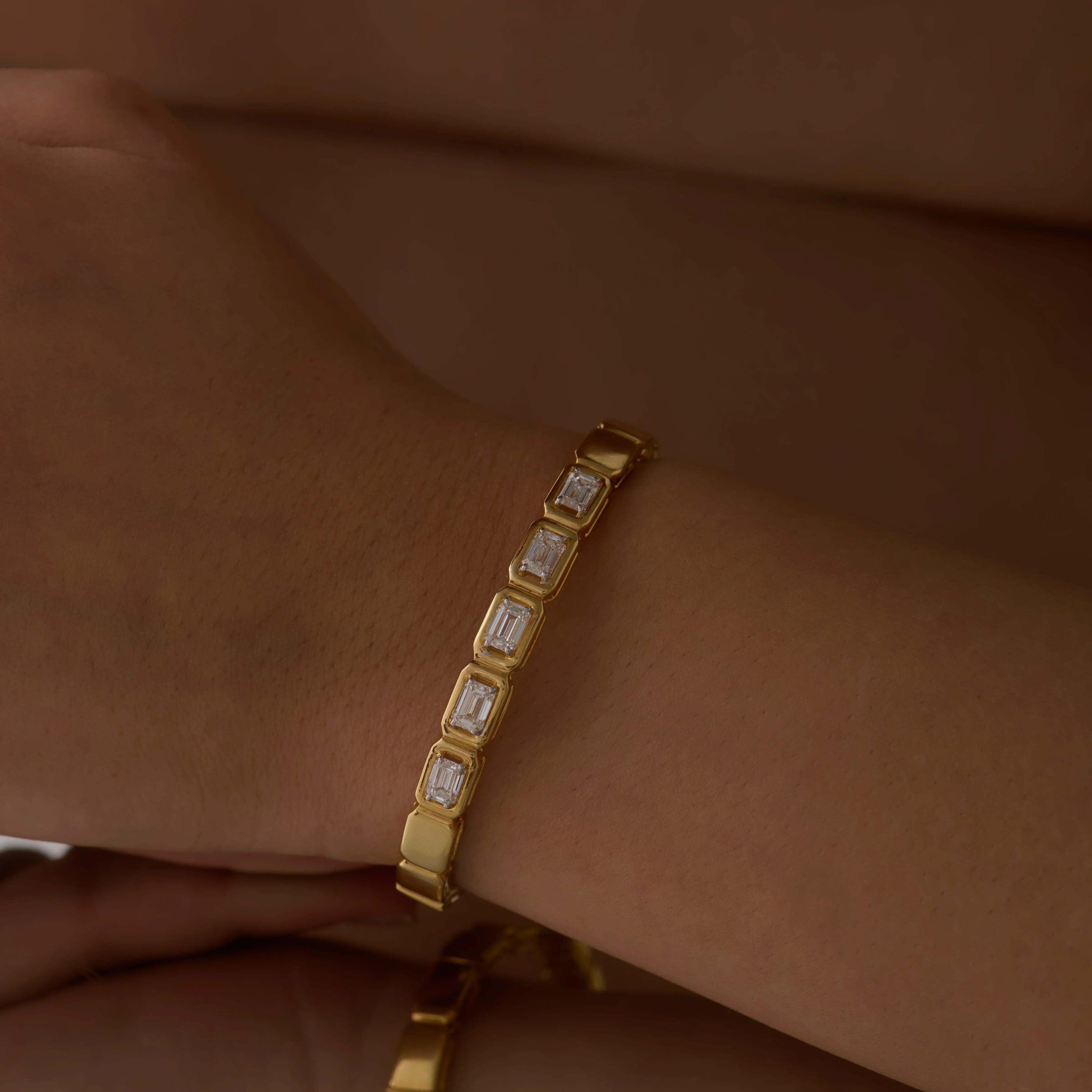 23 Carat Emerald Cut Diamond Line Oval Bracelet 