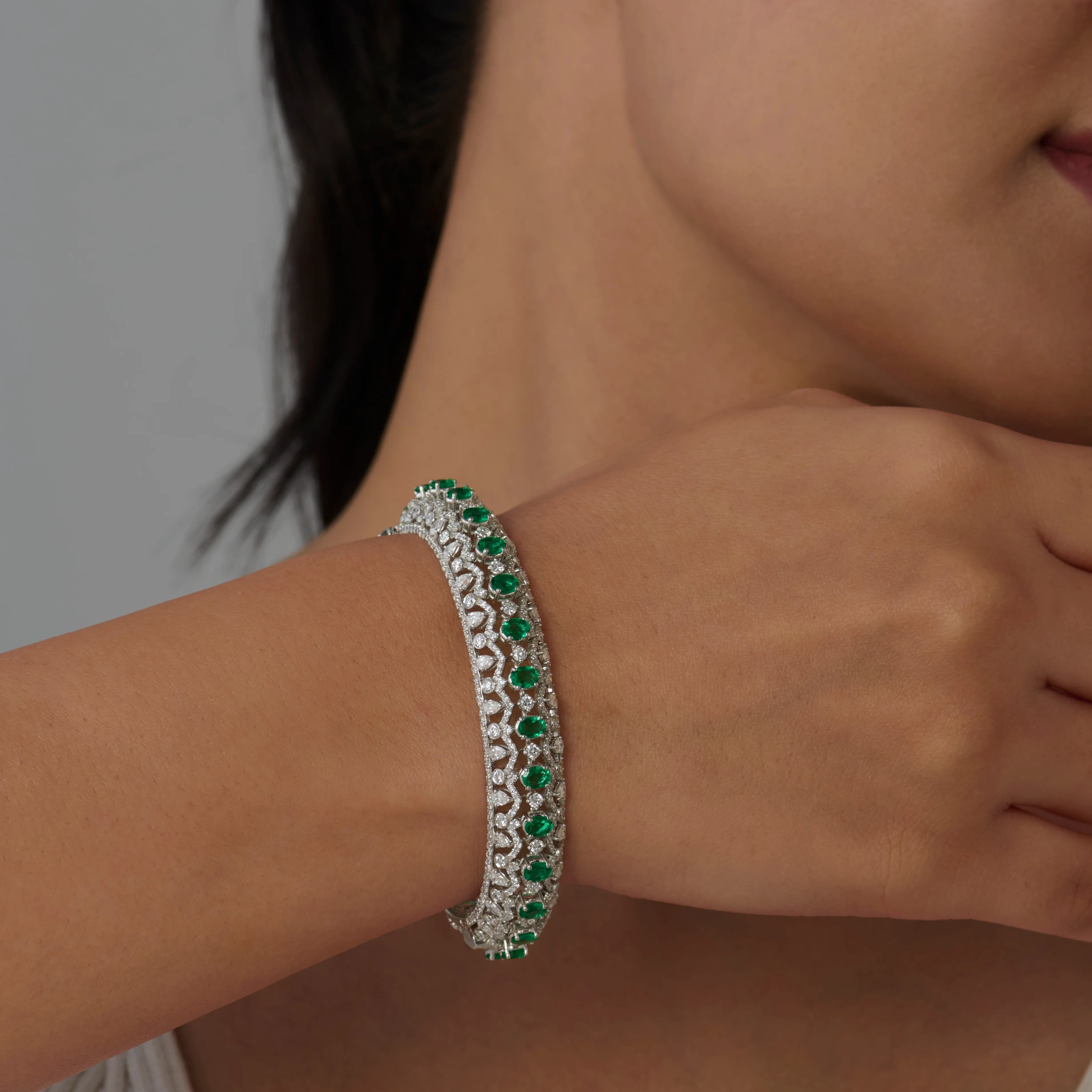 Oval  Pear Cut Green Semi Precious Bracelet