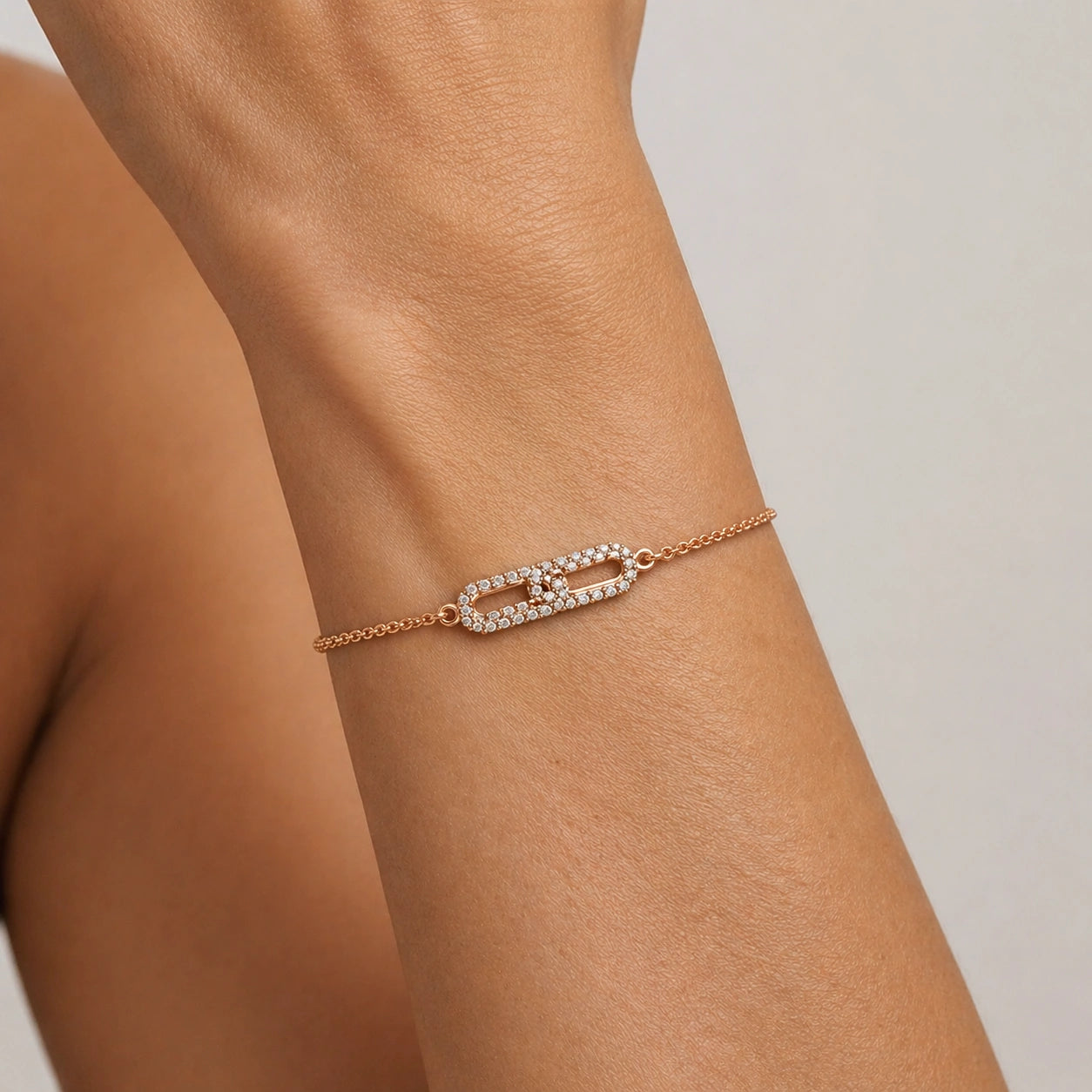 Brilliant Cut Link Motif Chain Bracelet