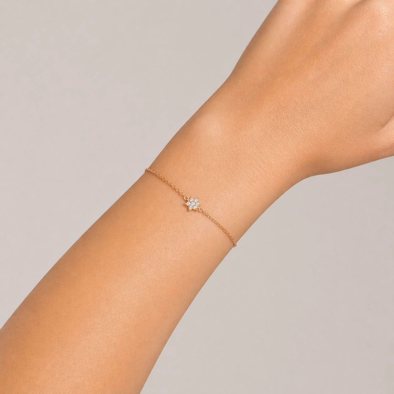 Brilliant Cut Star Motif Chain Bracelet