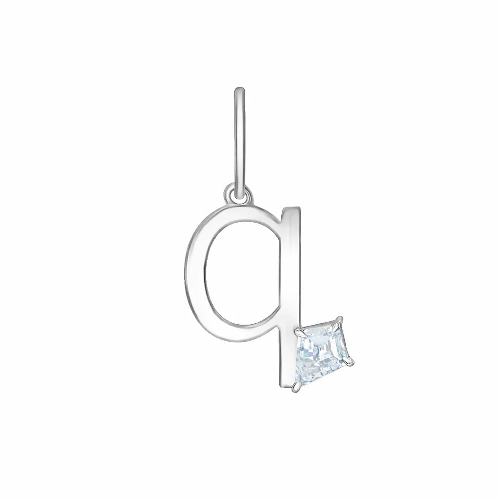Kite Cut Initial Q Pendant