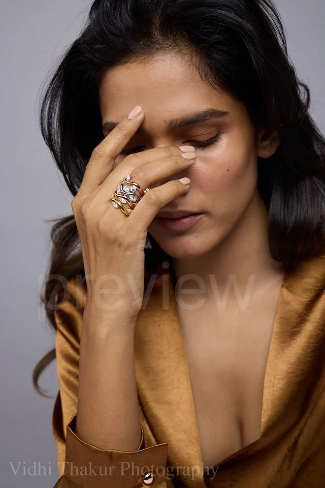 Brilliant Cut Scattered Wave Ring