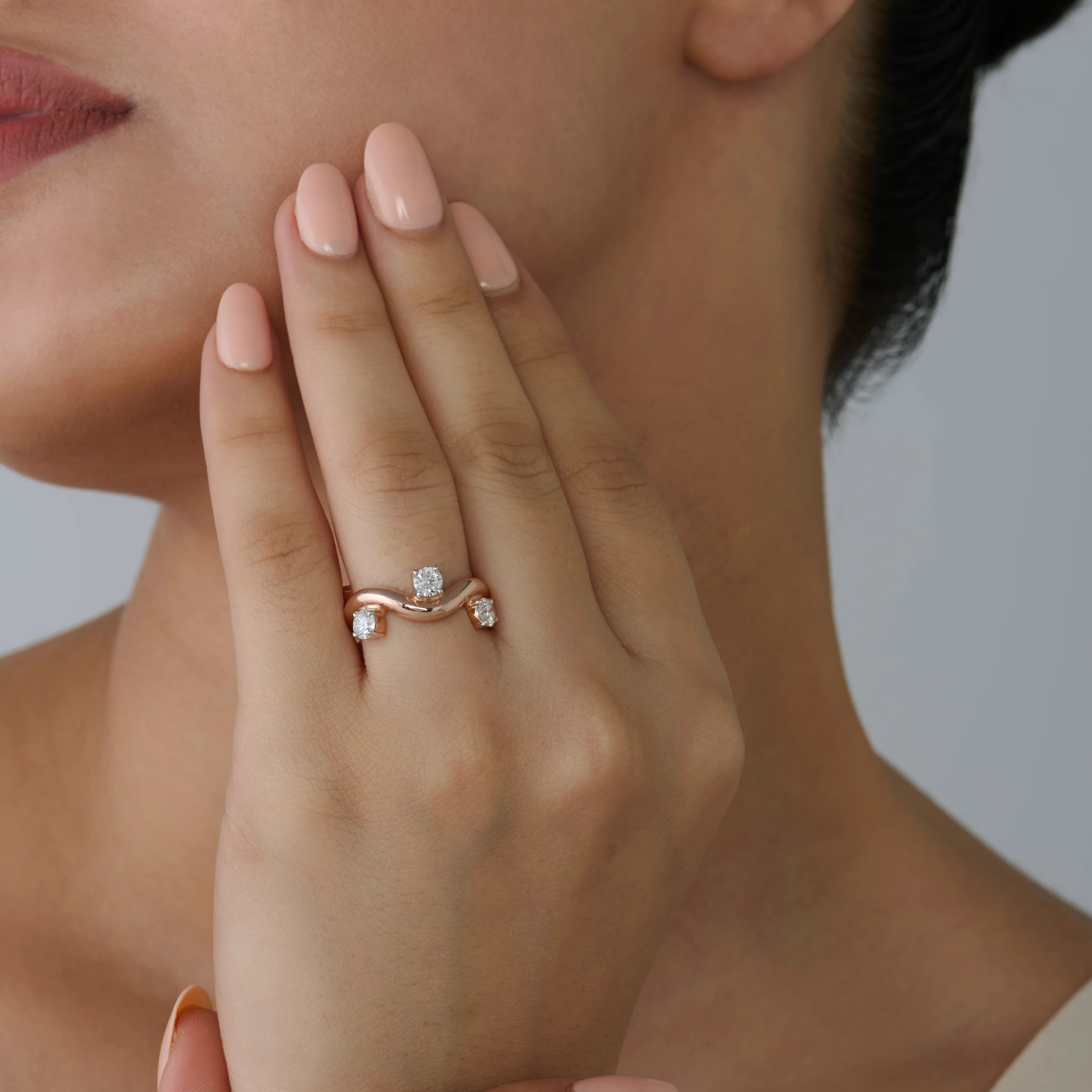 Brilliant Cut Scattered Wave Ring