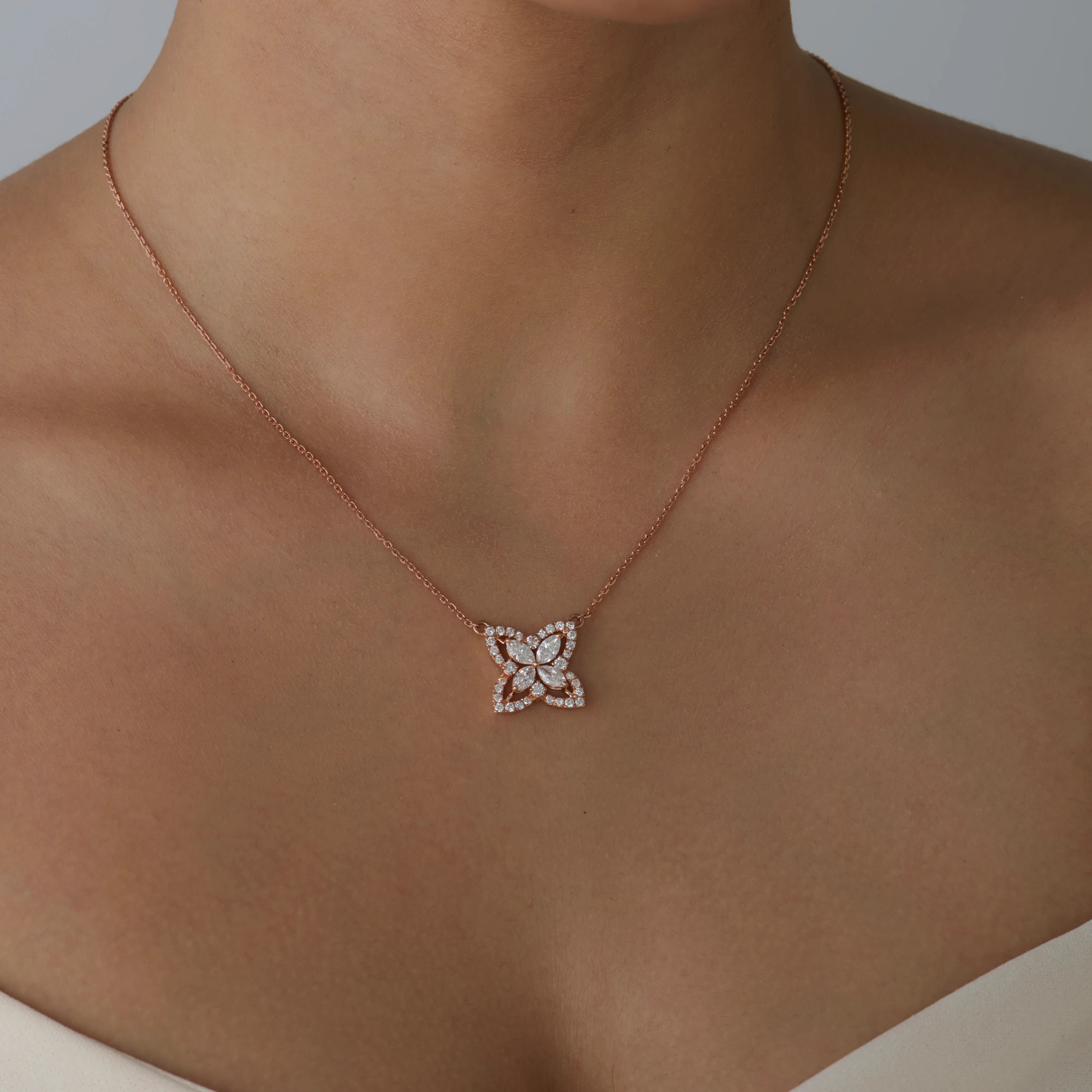 Clover Charm Halo Pendant 