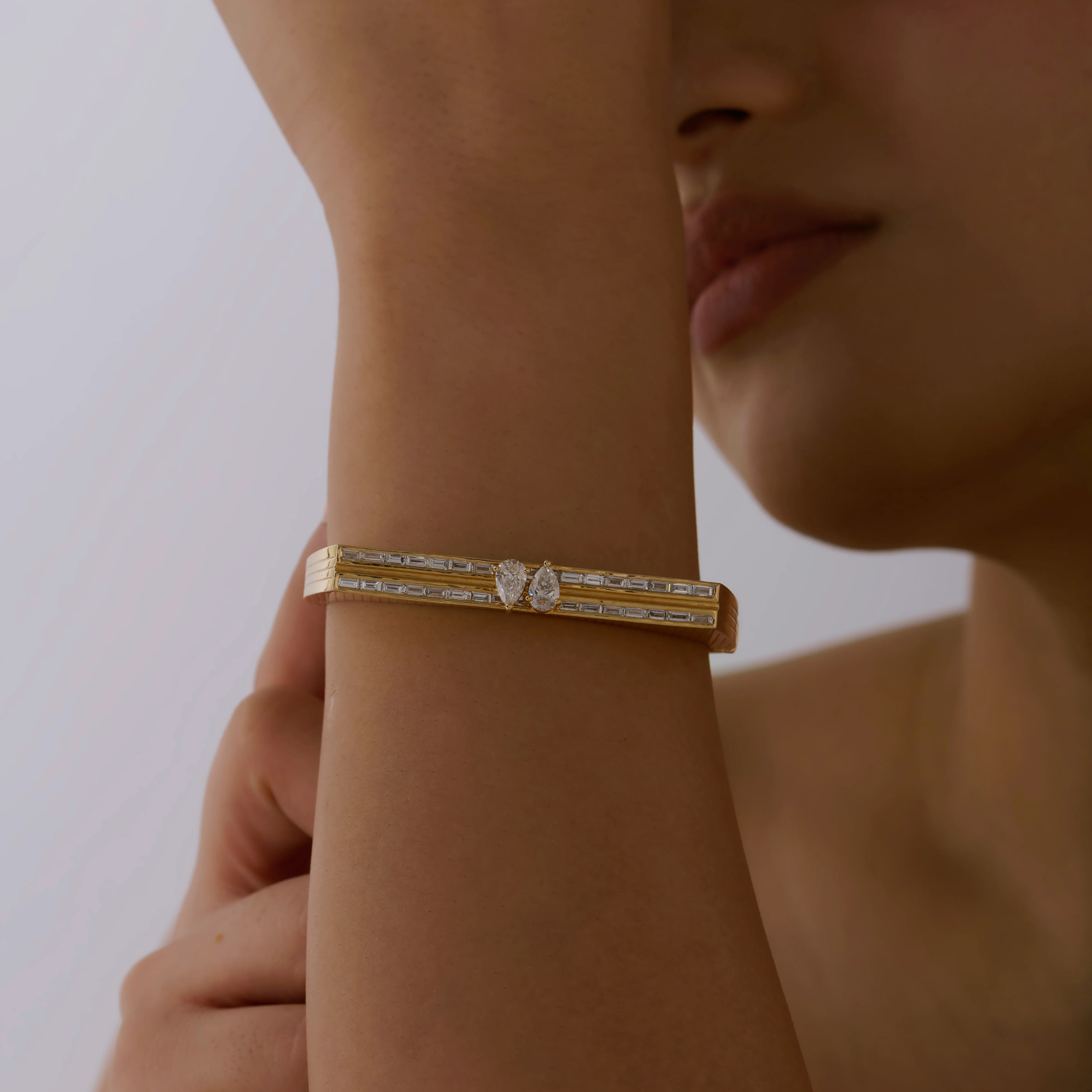Pear  Baguette Cut Panel Line Oval Bracelet